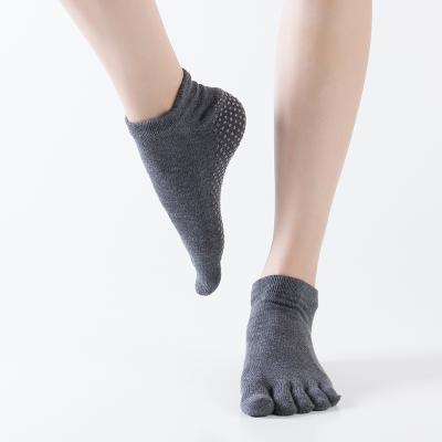 China Women's Motion Summer Sweat Absorption Short Toe Split Socks Tube Sports Five Finger Socks Anti Chafing Yoga Socks for sale