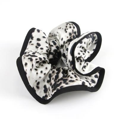 China Non-azo wholesale fashion lady printed leopard elastic hair tie rubber hair ring for sale