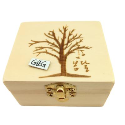 China Make Music Gift Wholesale Custom Wooden Music Box BTS Spring Day Automatic Music Box for sale