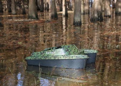 Chine Contrôle par radio de style de bateau d'amorce de pilote automatique de trouveur de poissons de sonar de camouflage de délivrance à vendre