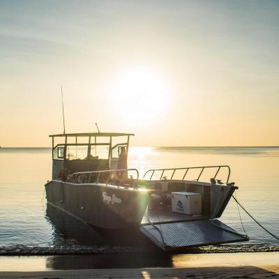 China 26ft V Bottom Hull Commercial Transport Work Barge Boat Aluminum Fully Welded Deep 7.9m Landing Craft for sale