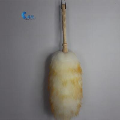 China Sustainable Hot-selling Natural Lambswool Rags With New Middle Wooden Handle Soft Wool Head For House Cleaning for sale