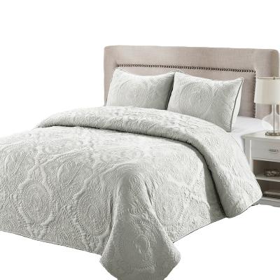 China Sustainable Microfiber Duvet Comforter Polyester Quilting Bedding Bedspreads Embroidery Comforter Set for sale