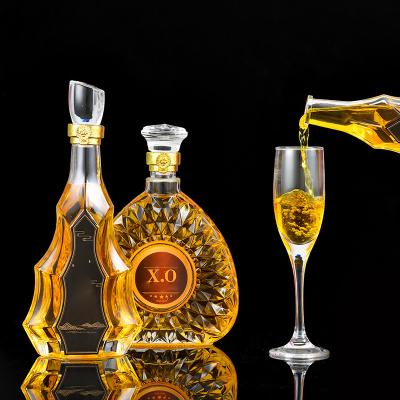 China Top Quality Beverage Glass Bottle 750ml Xo / Brandy Glass Wine Bottle With Bamboo Lid for sale