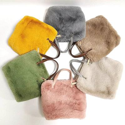 China Fashion News Faux Fur Handle Bag Women's Handbag Messenger Bag With Fur Bag for sale