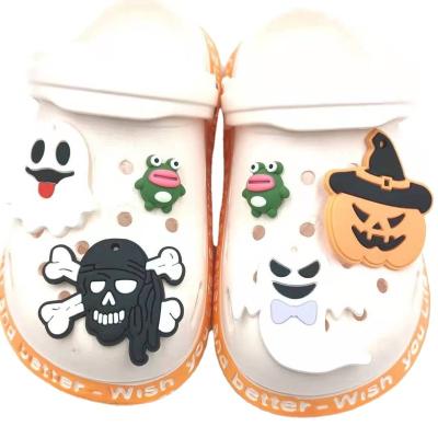 China Custom Charm Hoops Amazon Cartoon PVC Halloween Hole Shoes Flower Border Buckles Halloween Pumpkin Skull Shoes Flower Props for sale