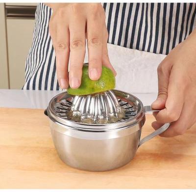 China Sustainable Stainless Steel Kitchen Utensils Household Squeezer Lemon Stocked Squeezer Fruit Squeezer With Silicone for sale