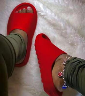 China Fashion Trend Clear Inventory Yeezy Outdoor Red Style Slides Sandals Foam Women Green Yeezy Slides for sale