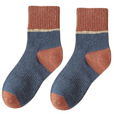 China Winter High Quality Men's Sporty Contrast Color Sports Cotton Socks for sale