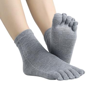 China Breathable Cotton Tube Medium Toe Knocks Five Finger Socks With Cotton Mini Crew Athletic Running Socks For Men for sale