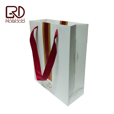 China UV/CMYK/Recyclable Luxury MATTE White Paper Gift Bag with Ribbon Handle RGD-P1207 for sale