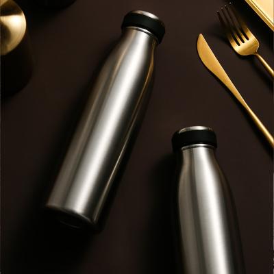 China Sustainable 500ml Double Wall Vacuum Insulated Stainless Steel Thermos Water Bottle With Leakproof Lid for sale