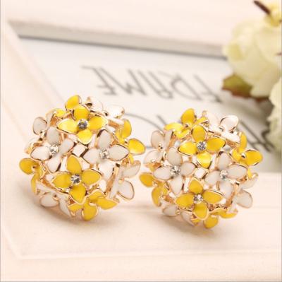 China 2021 Cute Stud Earrings For Women Female Flower Clover Earring Gold Jewelry for sale