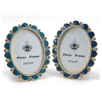 China Apperance Modern Memorial Family Round Custom Small Wedding Picture Photo Frames for sale