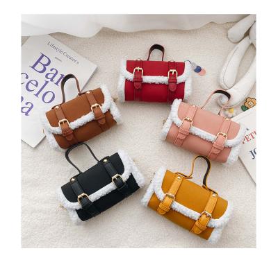 China 2021 Winter Fashionable Lambswool Handbags For Kids Fashionable Children's Body Bag Suede Cross Purse for sale