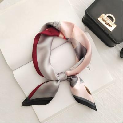 China Imitation Silk Animal Floral Imitation Silk Bandana Bandana Heart Pattern Heart Scarf Hair Accessories Handbag Main Accessories for sale