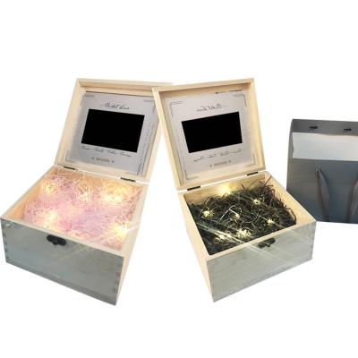 China Christmas Gift Screen Wooden Lcd Video Flower Box Brochure hd 7inch screen video box for sale