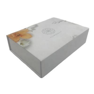 China Manufacturer Wholesale Customized White Recyclable Cardboard Eyeshadow Cosmetic Magnetic Folding Gift Boxes for sale