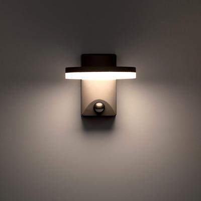 China Polycarbonate Modern Outdoor Outdoor Decoration Modern Wall Light for sale