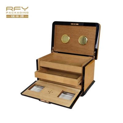 China Luxury Custom Cigar Humidor Clamshell Wood Box Cedar Wood Square Case Gift Wooden Packaging Box With Lid for sale