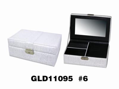 China Custom Metal Lock White Leather Makeup Box , Small Makeup Case With Mirror for sale