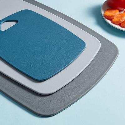 China Hot Selling 3 Sizes Disposable Online Kitchen Multifunctional Plastic Cutting Board Vegetable Chopper for sale