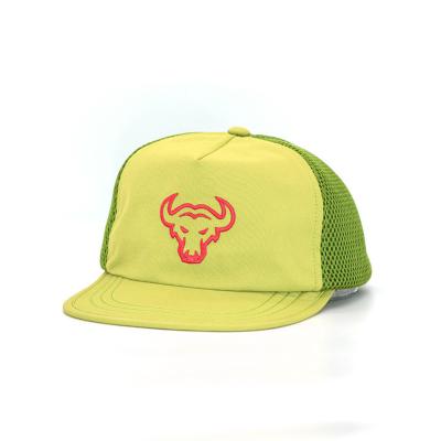 China Custom Embroidered COMMON Mesh Trucker Hat Logo Soft Brim Fashion Snapback Hat for sale