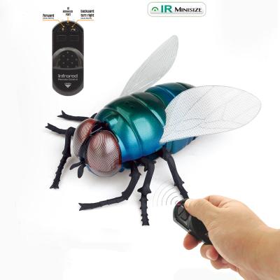 China Funny Prank Toys Ray Housefly Simulation Novelty Remote Fly Control Flies Toy For Children Realistic Infrared Insects Day Gift for sale