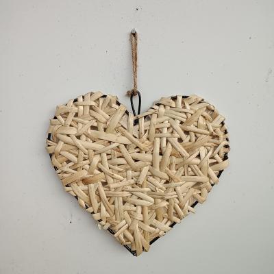 China Modern Rustic Natural Handmade Decorative Heart Shape Home Garden Hanging Willow Item for sale