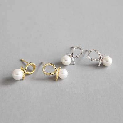 China 925 Sterling Silver Shell Pearl Stud Earrings Knotted Shape For Student for sale