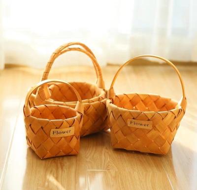 China Amazon Viable Hot Selling Natural Woven Basket With Folding Handles Fruit Flower Food Basket Gift Basket for sale