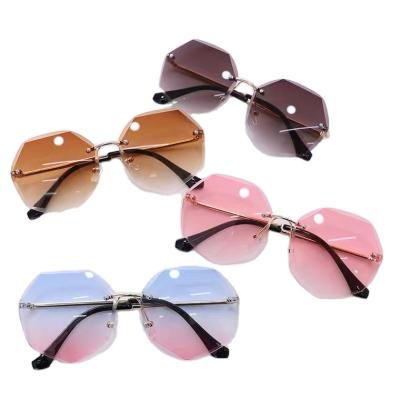 China Durable Fashion Kids Toddler Kids Cheap Sunglasses Trendy Boys Girl With 2021 Promotion for sale