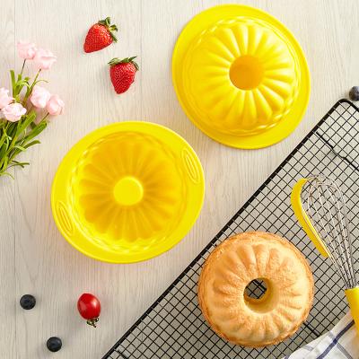 China Sustainable Baking Tools Accessories Food Grade Silicone Cake Molds 2021 New Product Baking Tools Cake Tools Yellow Cute Animal Baking for sale