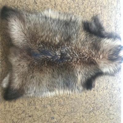 China Auto upholstery real fox fur is used to make fur coat decorations ornaments raccoon fur clothing accessories slides for sale