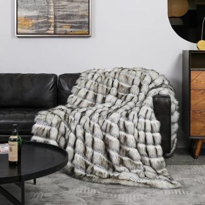 China Selling Faux Fur Blanket Simple Super Soft Shaggy Luxury Faux Fur Blanket White Black Blankets for sale