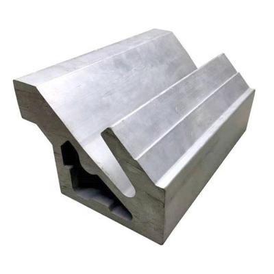 中国 Large Section Aluminum Profile Mechanical Equipment Installation Base Aluminum Extrusion Profile 販売のため