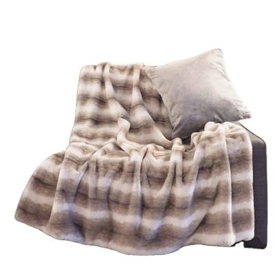 China Jacquard Whosale Polyester Fur Fleece Shed Tall Thin Faux Fur Mink Blankets for sale