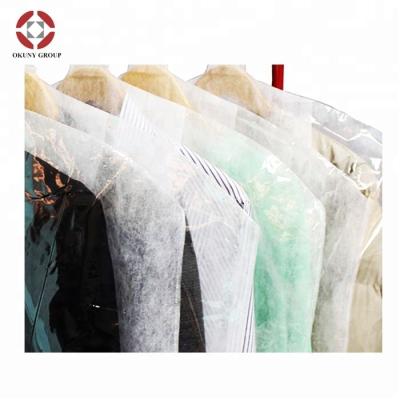 Cina New 50% Non-woven breathable laundry suit bags garment clothes cover OEM or ODM in vendita