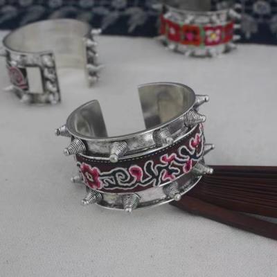 China Handmade Embroidery Miao Silver Fashion Lunaric Miao Hmong Jewelry Ethnic Bracelet Guizhou Bracelet Miao Silver for sale