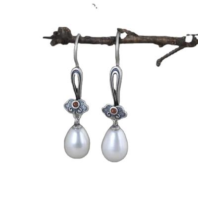 China Lunaric S925 Sterling Silver Fashion Simple Tassel Cute Silver Pearl Women's Earrings Cute Jewelry Earring for sale