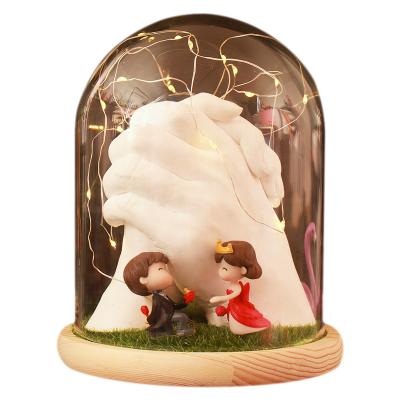 China Three Dimensional Hand Casting Kit Europe 3d Model Couples Of Lovers Hands Diy Plaster Model Model For Souvenir for sale