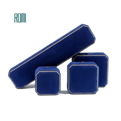 China Luxury Premium Jewelry Ring Box Microfiber Jewelry Boxes Vintage ROMI High Quality Wholesale Vintage Joyeros With Logo for sale