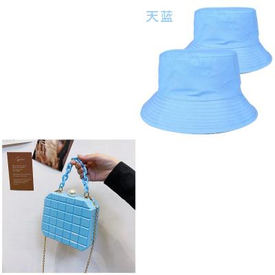 China 2021 Girls Grid Handbags Set Women Purse And Hat Chain PVC Acrylic Clutch Elegant Armpit Bag And Bucket Hats Luxury Set ny for sale