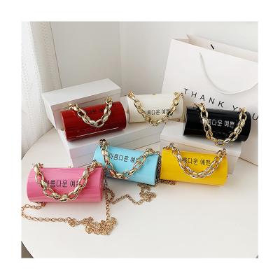 China Fashion printed letter jelly purses and 2021 chained PVC bucket shoulder pvc handbag designer ins popular woman bags shape bags for sale