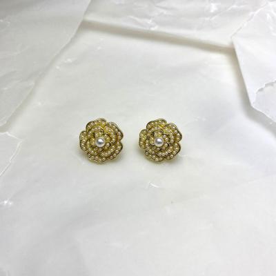 China Hot Selling BOHEMIA Fashion 3D Flower Stud Pearl Earrings For Women Ladies for sale