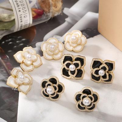 China TRENDY Camellia Flower high quality design and pearls mix stud earrings for girls ladies for sale