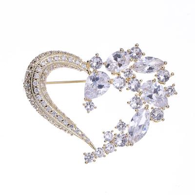 China Luxury Love Heart Wedding Brooches Love Heart Crystal Cubic Zircon Wedding Brooches luxury pin in high quality for bridal engagement for sale