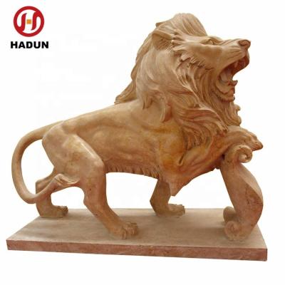 China Eco - Friendly Outdoor Life Size Stone Lion Black&Yellow Marble Statues for sale