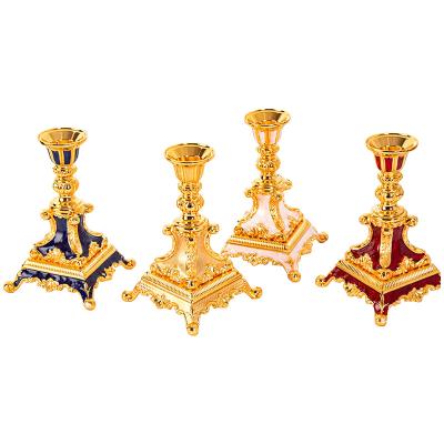 China Vintage Short Luxury Turkish Docorative Antique Zinc Alloy Gold Small Fashion Metal Crafts Home Small Metal Candlestick Stand Simple Tall for sale