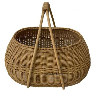 China Round Shape Sustainable Rattan Basket For Handmade Picnic And Storage With Handle And Washable Basket for sale